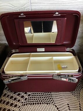 Vintage Burgundy Samsonite Train Case with Inner Tray and Mirror